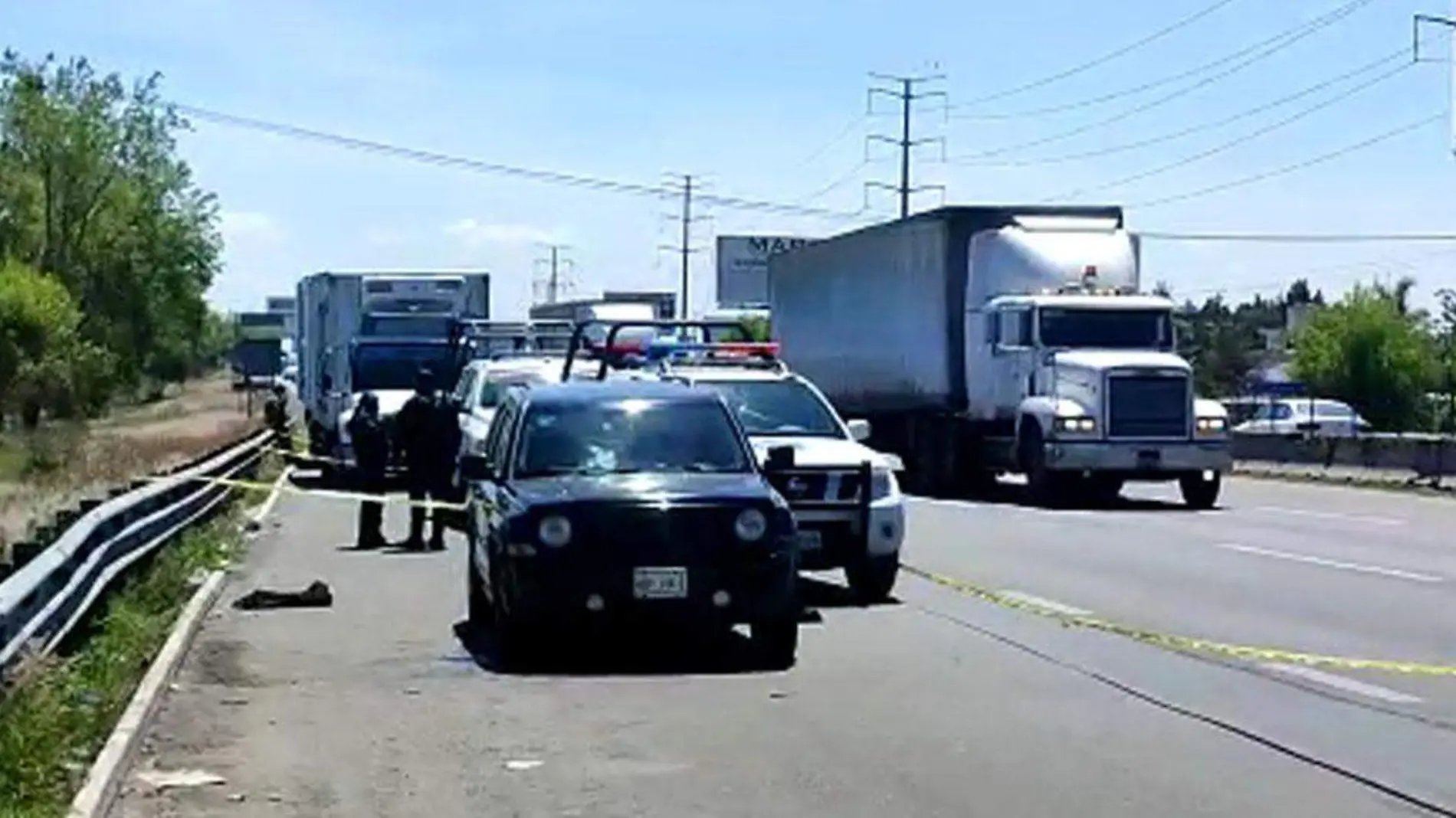 Movilización en la autopista Puebla-México tras robo de camión refrigerante